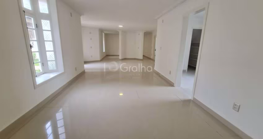 Casa Residencial de 317m² com 4 quartos no Centro