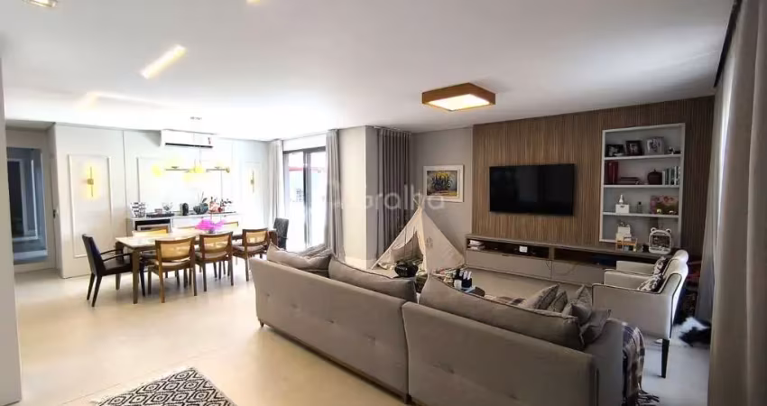 Charmosa Casa à Venda em Itacorubi - Florianópolis