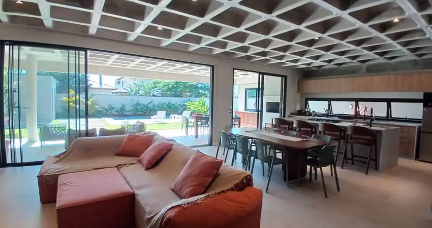 Casa com 310m² com 4 quartos sendo 2 suítes nos Açores em Florianópolis