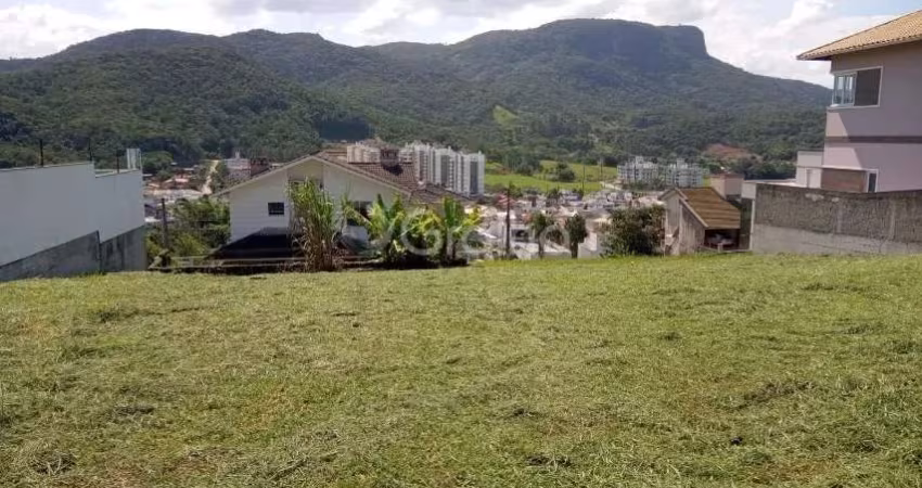 Terreno de 360m² na Pedra Branca