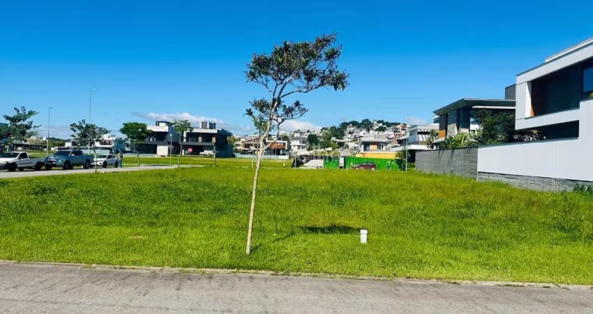Terreno com 358,37 m² em condomínio fechado na Pedra Branca