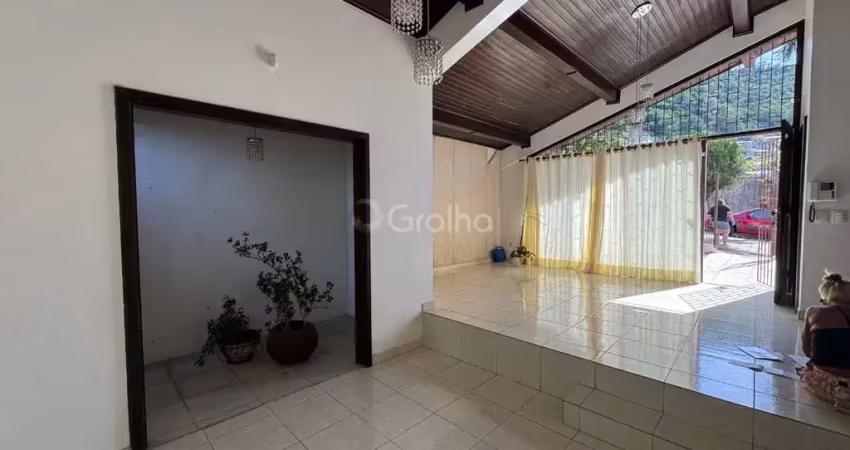 Casa Residencial com 3 quartos sendo 1 suíte na Trindade