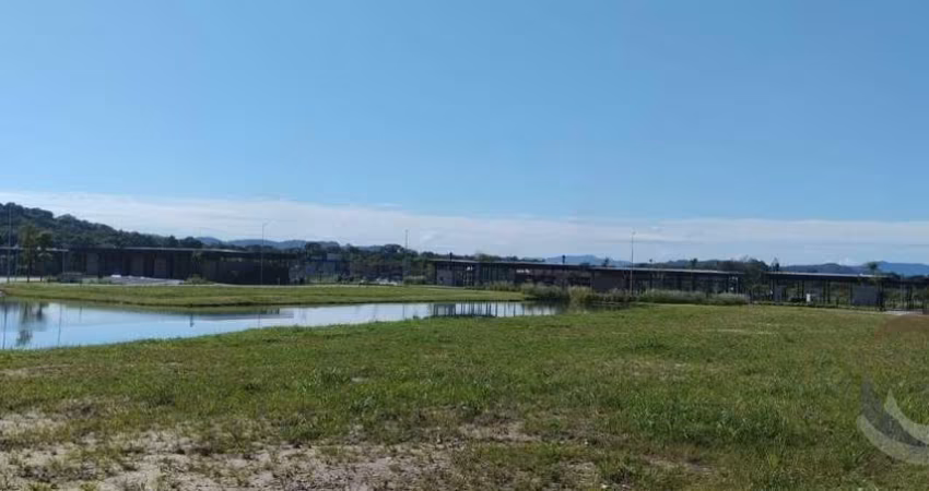 Terreno de 303.68m² no bairro Pedra Branca