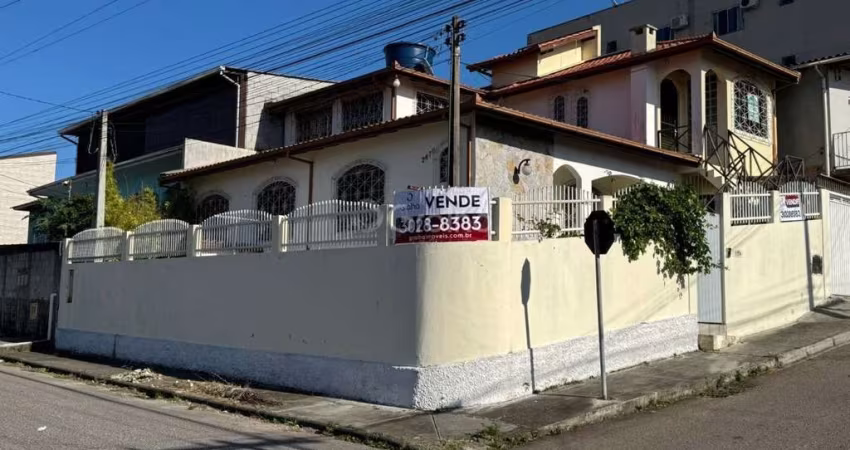 Casa de 174m² com 4 quartos sendo 1 suíte no bairro Real Parque em São José