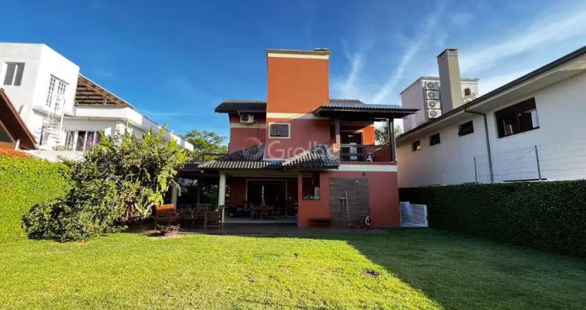 Casa com 3 quartos e 230m² privativos em Jurerê Internacional, Florianópolis