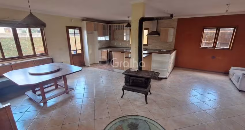 Casa de 200m² com 4 quartos sendo 1 suíte em São João do Rio Vermelho