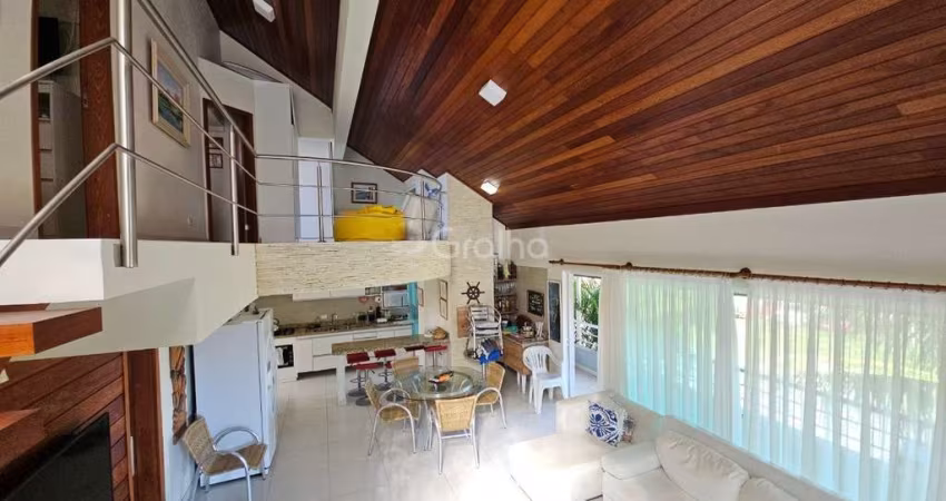 Casa de 433m² com 11 quartos sendo 1 suíte em Canasvieiras