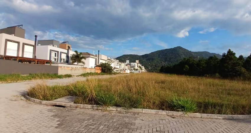 Terreno com 865 m² no bairro Ribeirão da Ilha