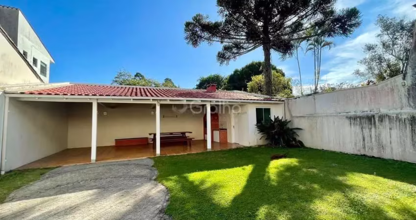 Casa residencial de 309m² com 4 quartos sendo 1 suíte no bairro córrego grande