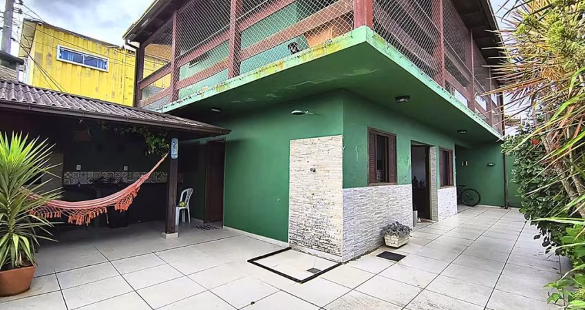 Casa com 3 quartos  no bairro  Campeche