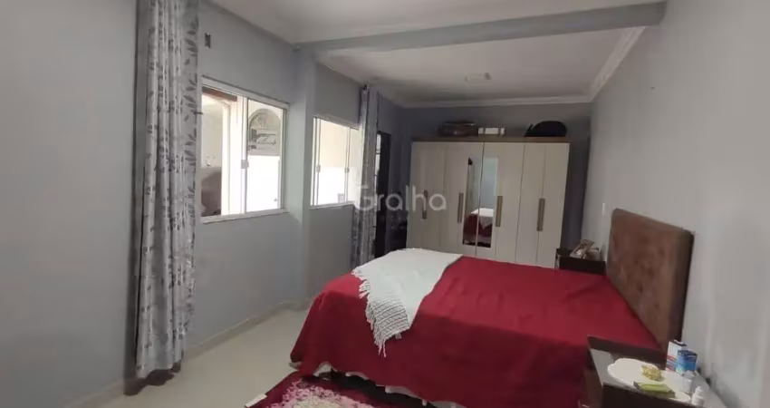 Casa residencial com 1 suíte e 220m² privativos em Aririu, Palhoça