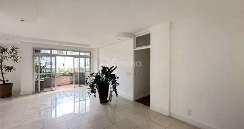 Apartamento de 337 m² com 4 quartos sendo 2 suítes no Centro