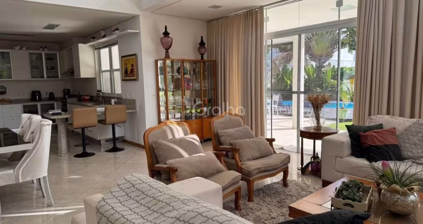 Casa Residencial de 605m² com 5 suítes em Jurerê