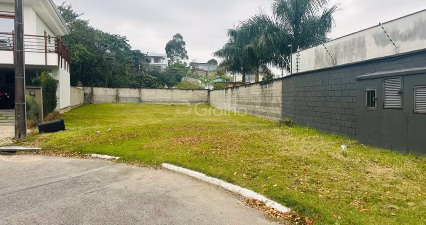 Terreno de 384m² na Pedra Branca