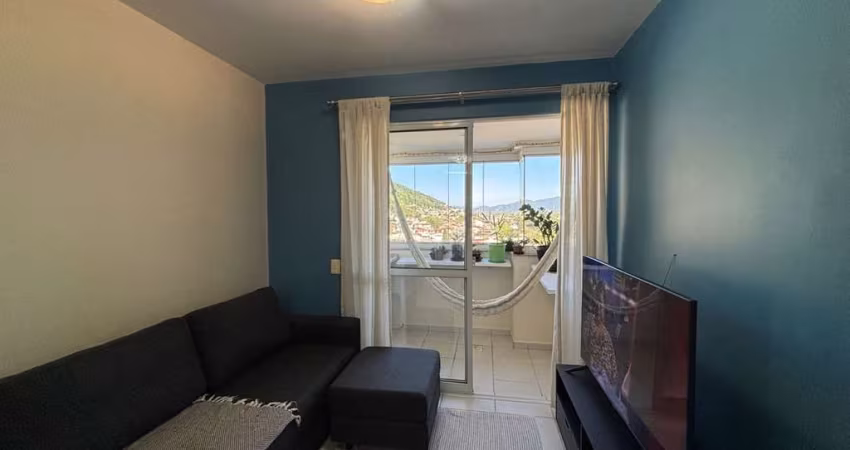Apartamento com 2 quartos no bairro Costeira do Pirajubaé
