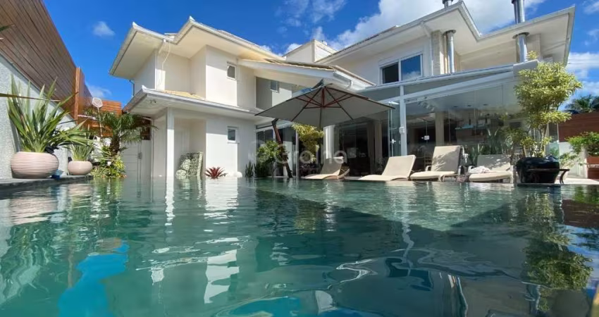 Casa residencial com 5 quartos, 4 suítes e 475m² privativos, em Jurerê Internacional, Florianópolis