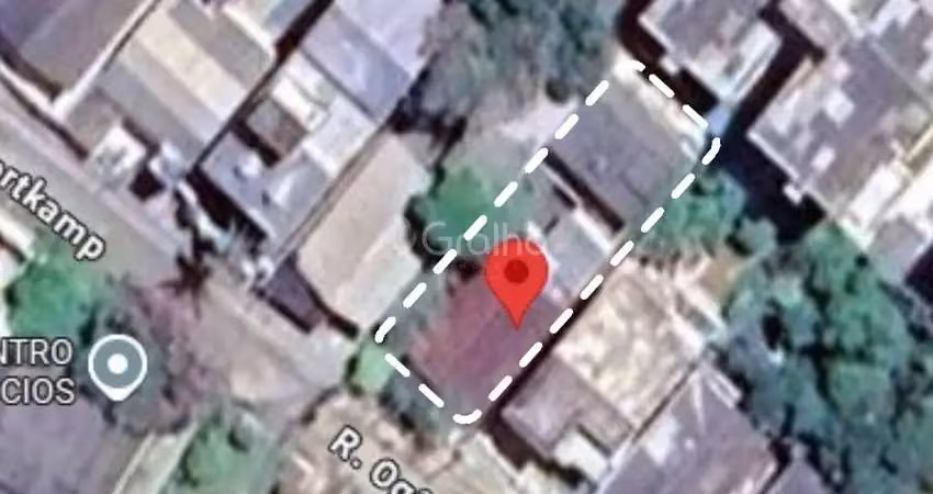 Terreno com 300m² na Trindade.