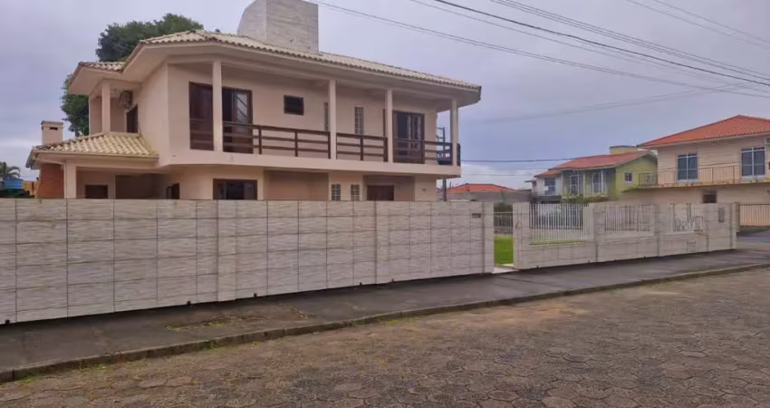 Casa com 3 quartos no bairro carianos