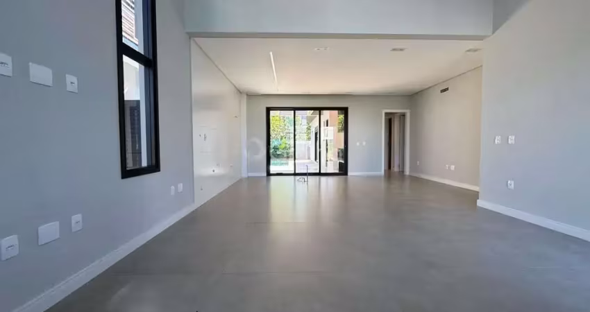 Casa com 3 quartos sendo 1 suíte no bairro Pedra Branca em Palhoça/SC