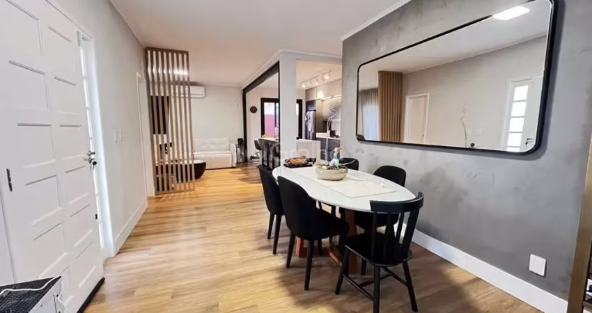 Casa térrea com 3 quartos,  1 suíte e 164m² privativos em jurerê internacional, florianópolis