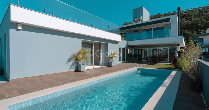 Casa de 470m² com 4 quartos sendo 3 suítes nos ingleses