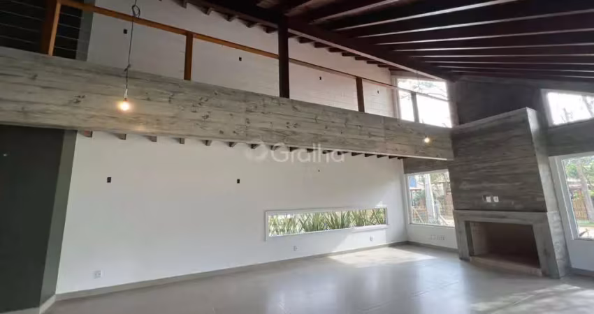 Casa alto padrão de 252m² com  3 suítes em garopaba