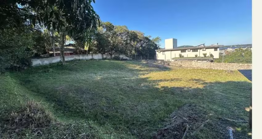 Terreno com 1.017 m2 em condomínio fechado no bairro canto da lagoa