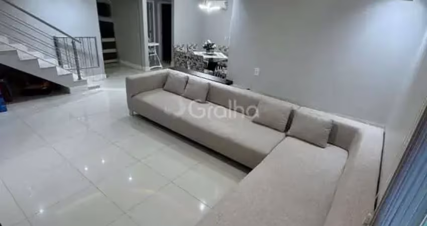 Casa espaçosa com 4 dormitórios e área de lazer em caldas da imperatriz
