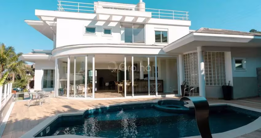 Casa de 499m² com 4 quartos sendo 3 suítes em cacupé