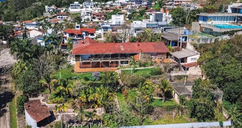 Casa com 9 quartos à venda na Rua Margot Ganzo Araújo, --, Centro, Florianópolis