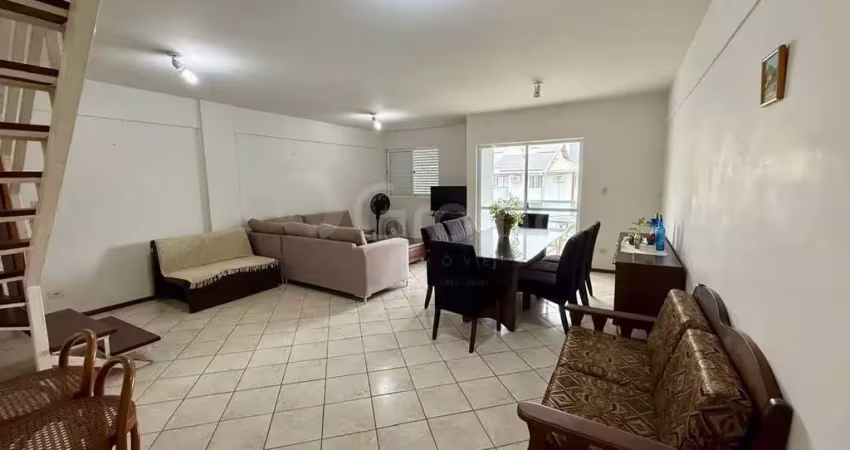 Cobertura de 373m² com 4 quartos sendo 2 suítes nos ingleses