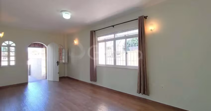 Casa de 250m² com 3 quartos sendo 2 suítes em capoeiras