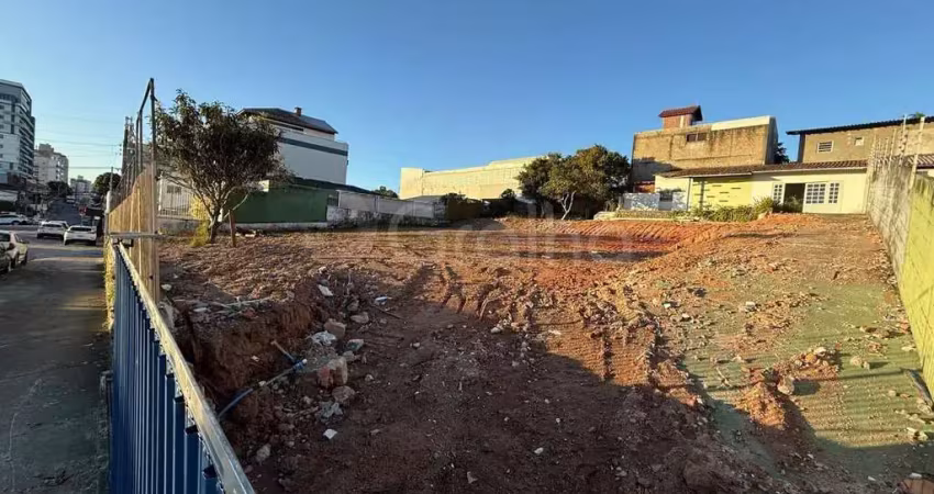 Terreno à venda na Rua Campolino Alves, --, Abraão, Florianópolis