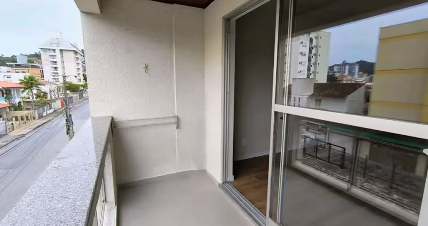 Apartamento com 3 quartos próximo a beira mar no bairro trindade