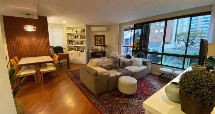 Apartamento mobiliado com 2 suítes e sacada com churrasqueira!