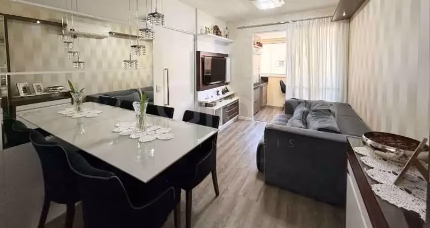 Apartamento de 79m² com 2 quartos sendo 1 suíte no bairro costeira do pirajubae
