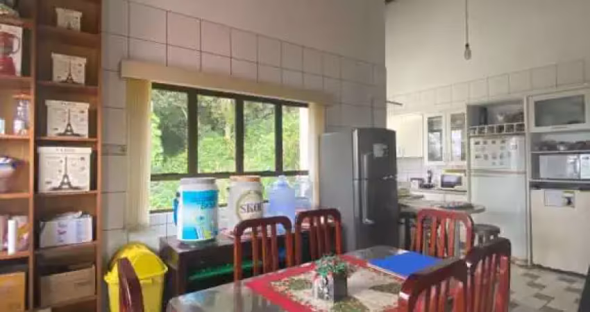Casa Residencial de 5 quartos no bairro Centro