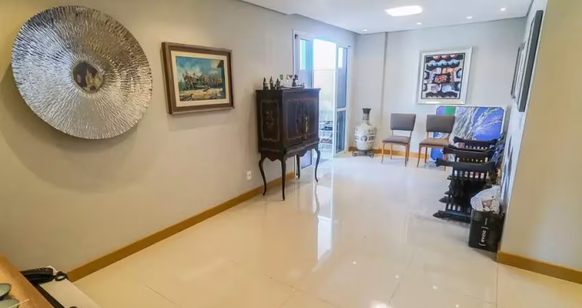 Cobertura de 2 dorms no bairro Centro