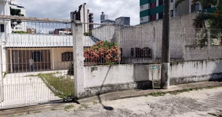 Terreno de 423m² no bairro Centro