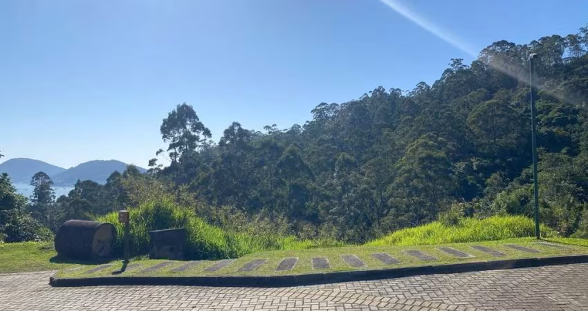 Terreno de 1700m² no bairro Cacupé