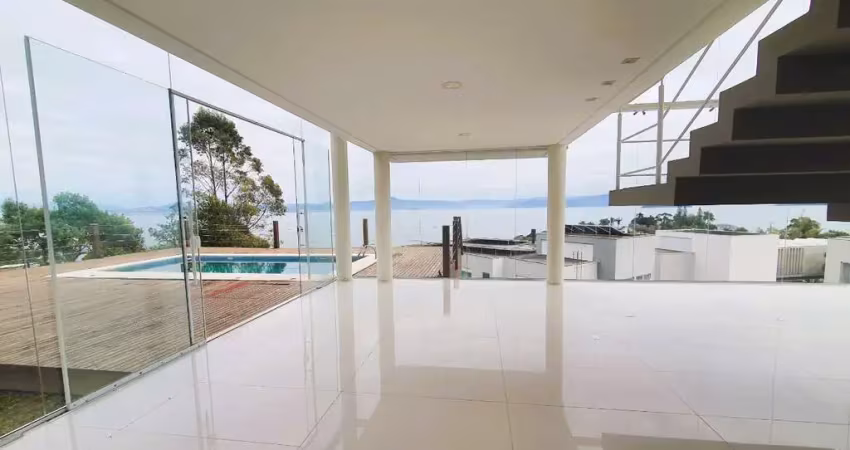 Casa com 3 suítes de 461 m² em Cacupé