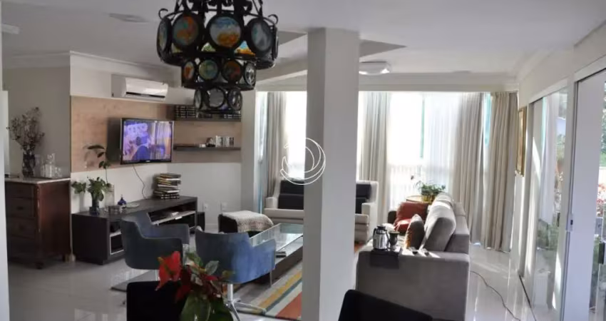 Cobertura de 3 dorms no bairro Saco Dos Limões