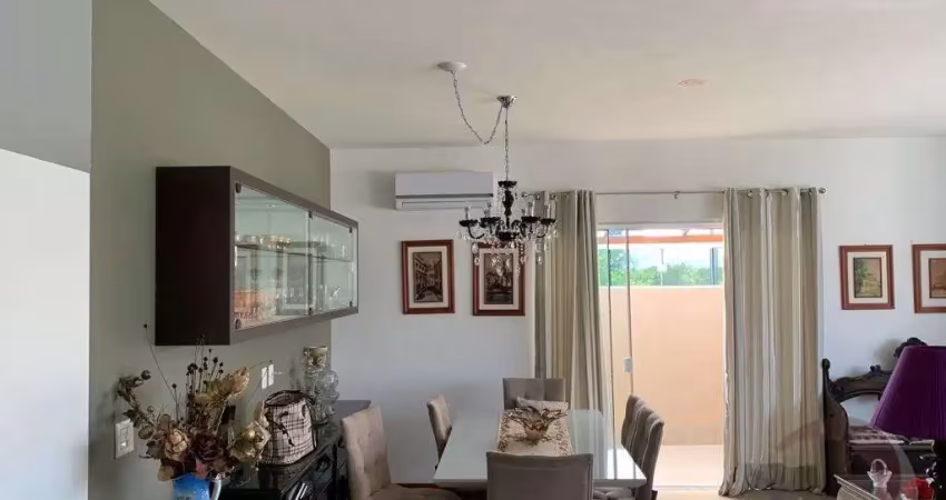 Casa Residencial de 3 dorms no bairro Carianos