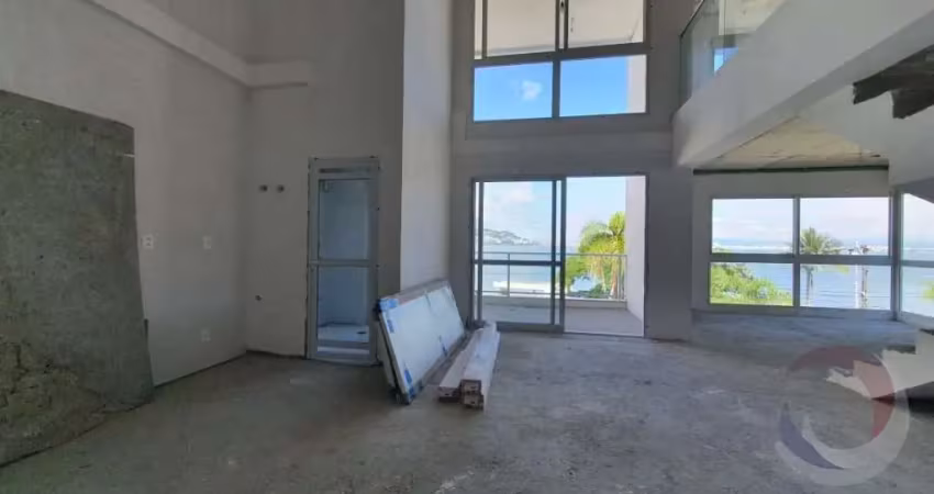 Duplex com 3 quartos sendo 3 suítes em Cacupé