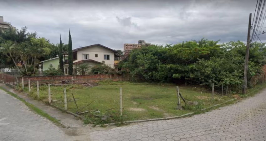 Terreno de 1350m² no bairro Pagani II