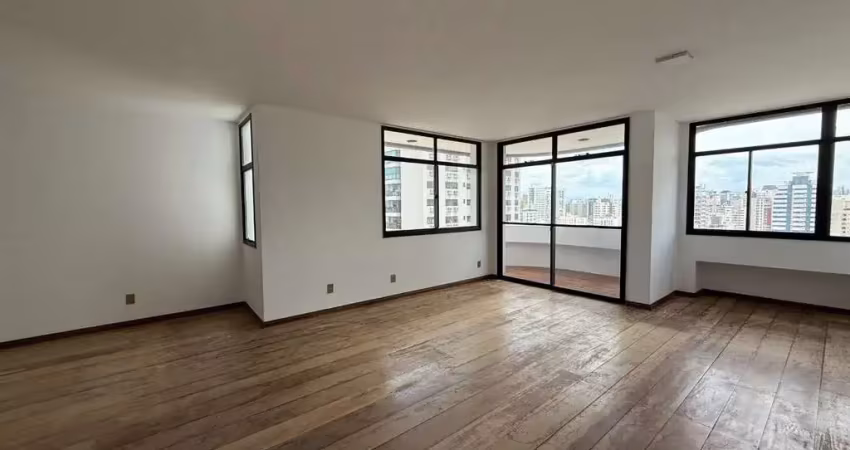 Apartamento de 4 dorms no bairro Centro
