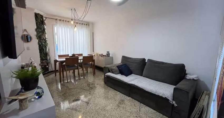 Loucura, grande loucura. excelente sobrado triplex em condomínio, no canto do forte, de 03 dormitórios, sendo 01suíte.