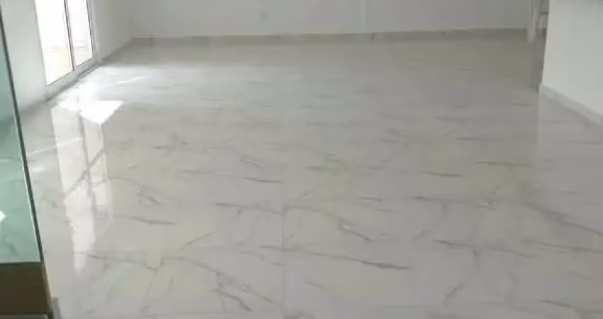 Loucura, grande loucura. excelente apartamento no bairro de ocian, de 02 dormitórios, sendo 01 suíte.
