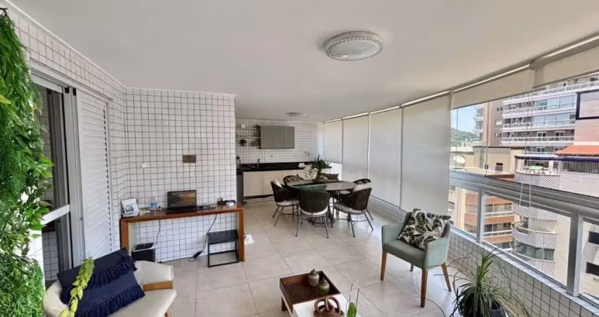 Loucura, grande loucura. excelente apartamento todo mobiliado no canto do forte, a 100 metros do mar, de 03 dormitórios, sendo 02 suítes.