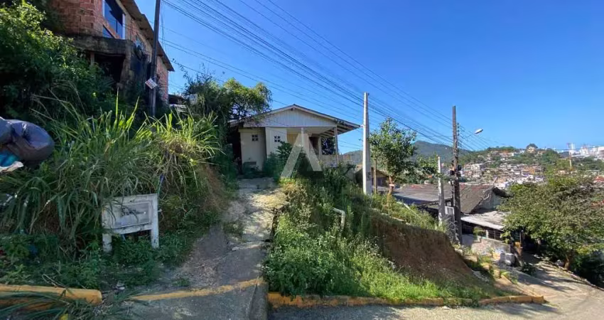 Terreno à venda no Monte Alegre, Camboriú 